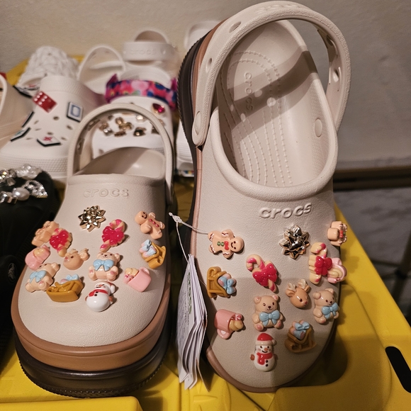 CROCS Shoes - 🎁 NEW! Customized Mocha Stacked Crocs w/ Exclusive Christmas Charm Set